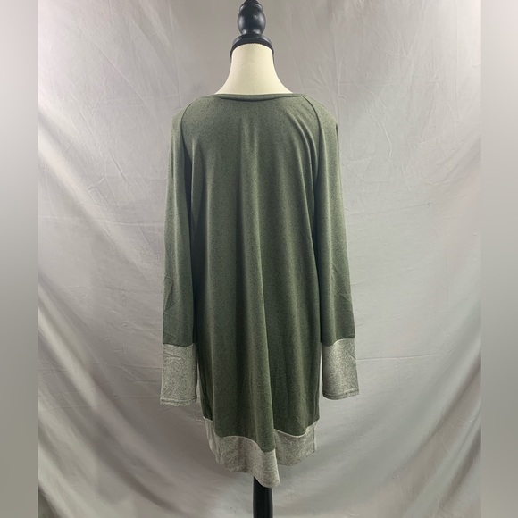 Green Contrast Tee Dress - Picture 9 of 9